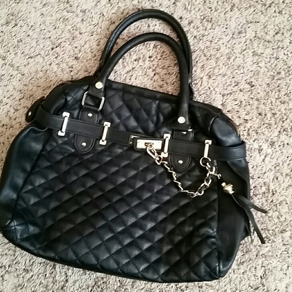 Steve Madden Handbags - Black quilted Steve Madden tote