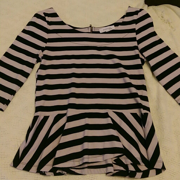 Monteau la quarter sleeve peplum top.