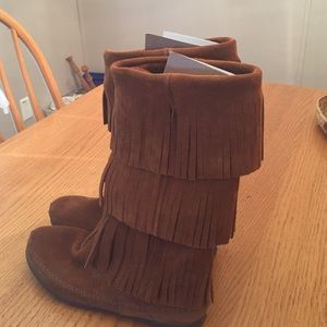 Minnetonka fringe boots