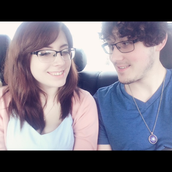 Meet your Posher, Tay - Picture 2 of 4