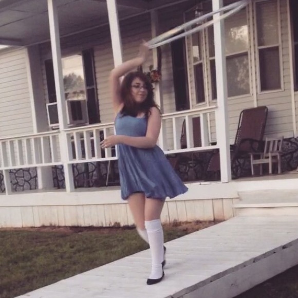 Meet your Posher, Tay - Picture 4 of 4