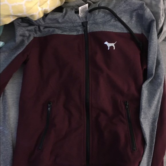 Maroon set
