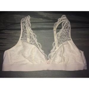 🎈SOLD 🎈NWOT VS bralette white, size medium