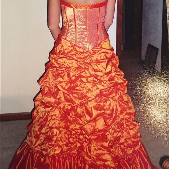 Formal dress - Picture 2 of 2