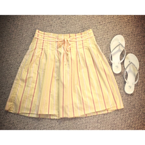 Cute yellow skirt