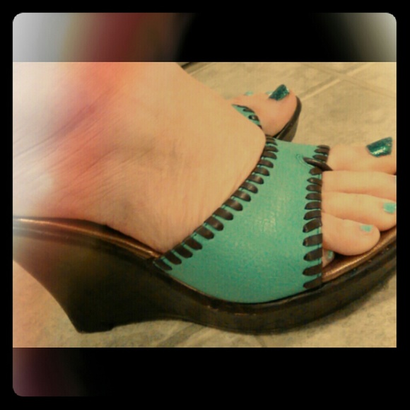 Cute wedges in brown and teal - Picture 1 of 4