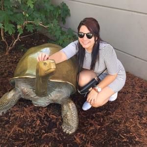 Meet your Posher, Idania