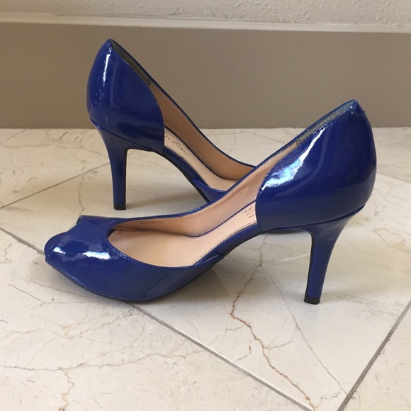 Peep toe pump