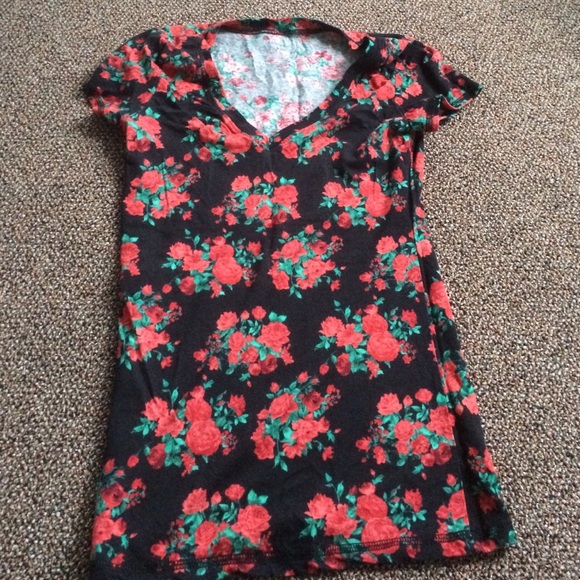 Wet seal rose tee