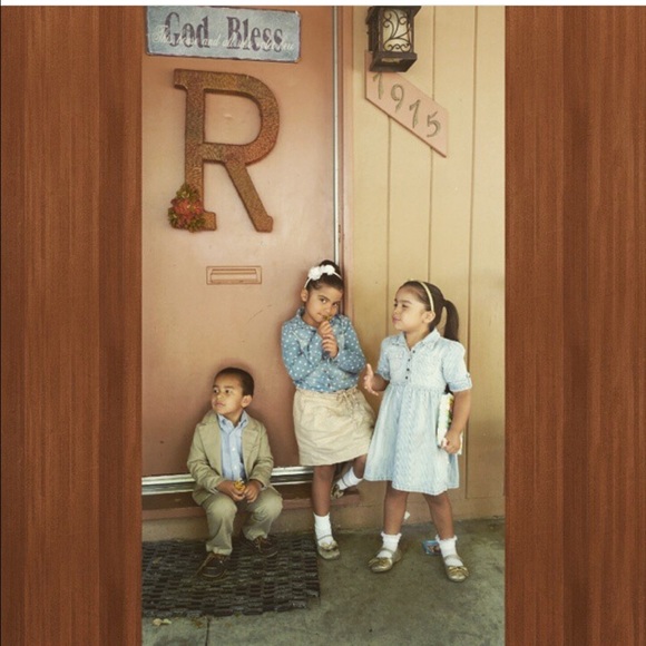 Meet the posher. Welcome to my closet. 💐 - Picture 2 of 4