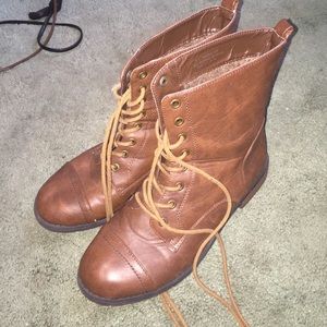 Combat boots