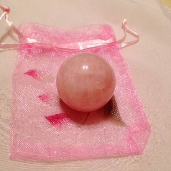 🌹This is love and lucky round pink crystal ball🌹 - Picture 2 of 3