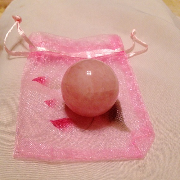🌹This is love and lucky round pink crystal ball🌹 - Picture 3 of 3