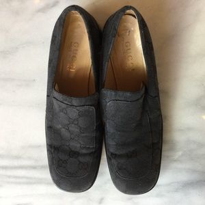 Gucci print black loafers 7 B