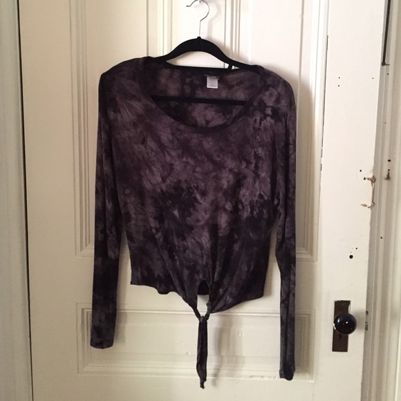 Tie-dyed long-sleeve top.