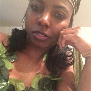 Meet your Posher, Monique