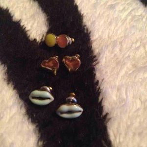 3 pairs of ear rings