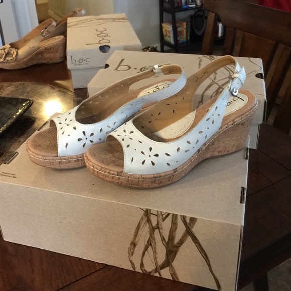 Born BOC sandals white size 6