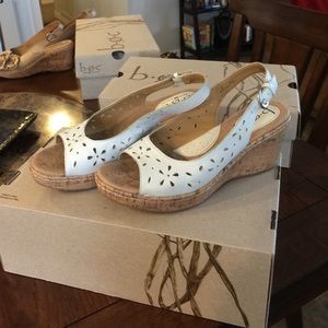 Born BOC sandals white size 6