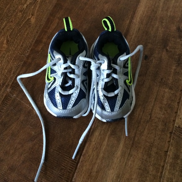 Infant Nike tennis shoes
