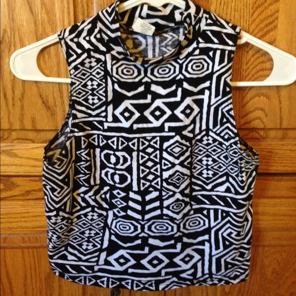 **SOLD**Sleeveless tribal pattern crop top - Picture 2 of 2