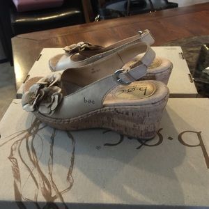 Born BOC sandals beige size 6