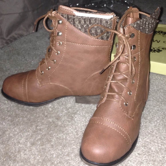 Combat boots