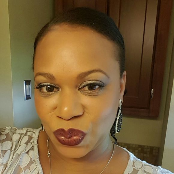 Meet your Posher, Latoya - Picture 1 of 1