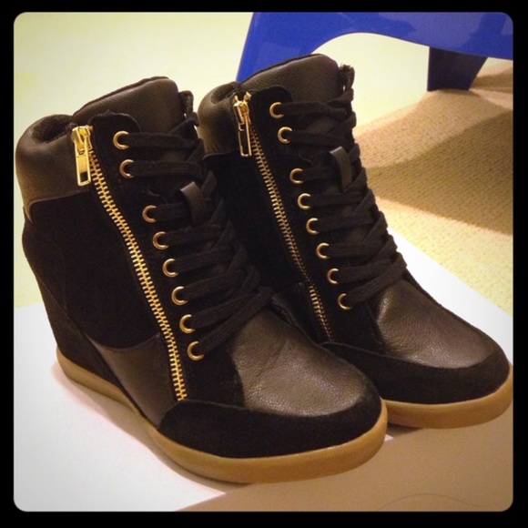 Steve Madden Wedge booties