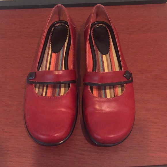 Clarks red flats - Size 7.5M