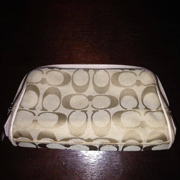 Authentic Coach Makeup Case - Picture 2 of 2