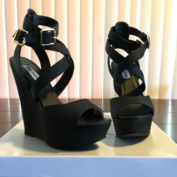 Steve Madden Wedge in Black