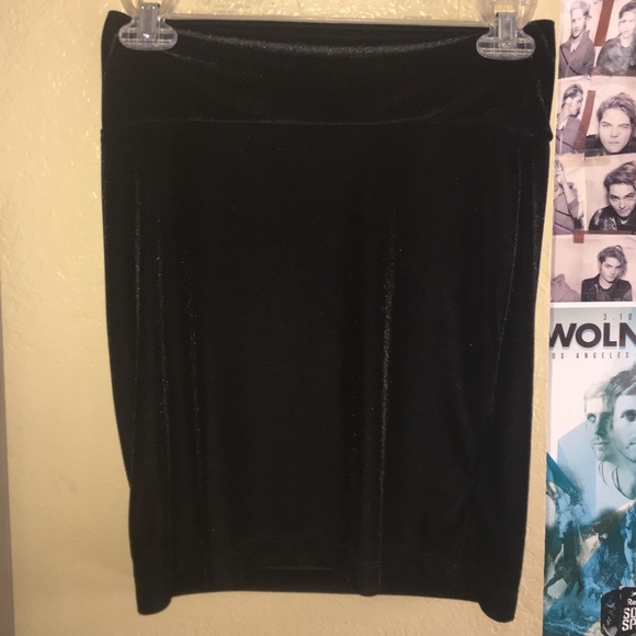 Pacsun Nollie Black crush velvet skirt