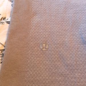 Lululemon light grey Capri leggings size 12