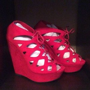 👠NWT Size 8 Red Wedges❤️