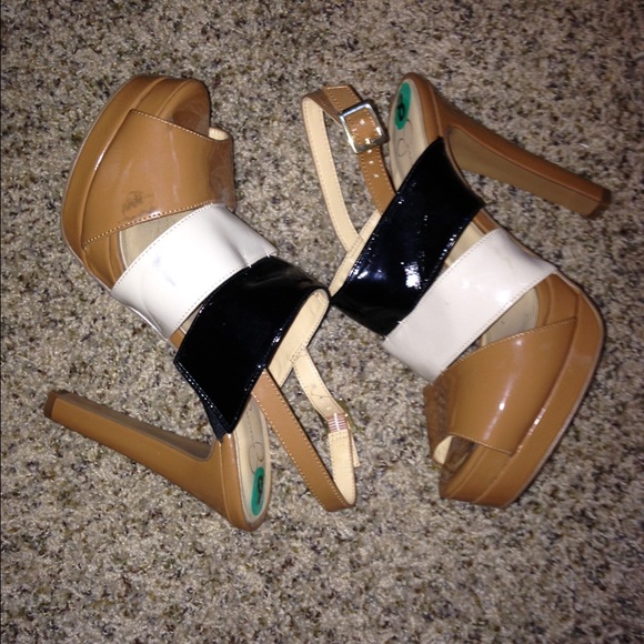 Jessica Simpson pumps