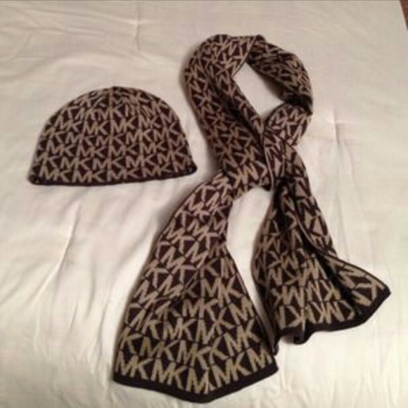 Scarfs ,hat - Picture 1 of 1