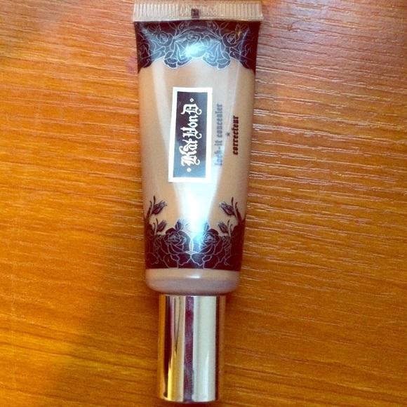 Kat Von D lock-it concealer in Deep 34.