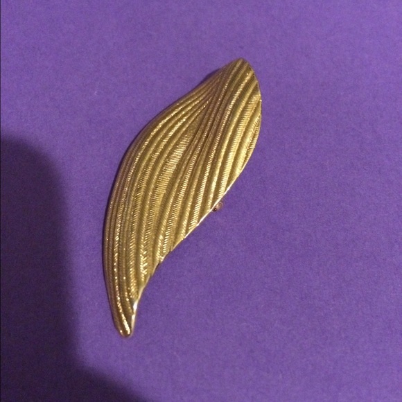 Golden leaf brooch/pendant