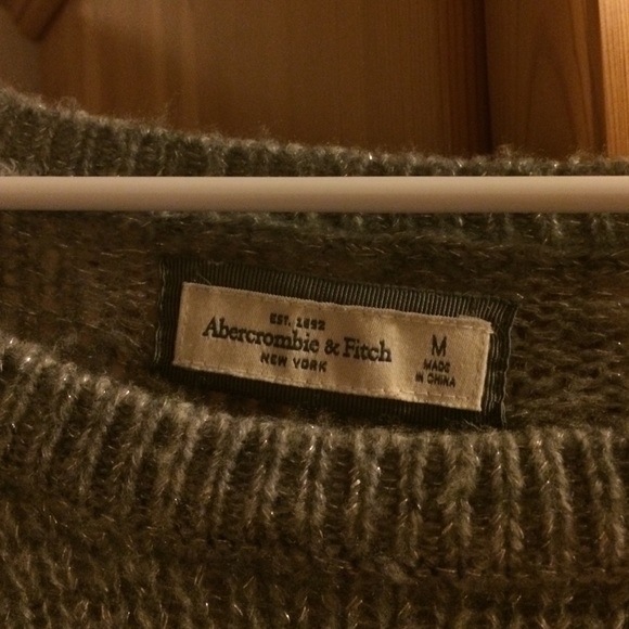 Abercrombie & Fitch (medium) - Picture 2 of 3