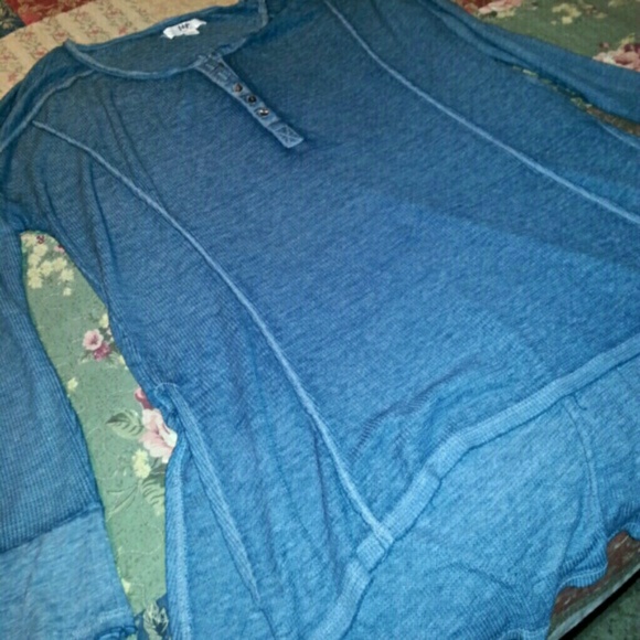 Tops - Teal hi-low distressed henley top