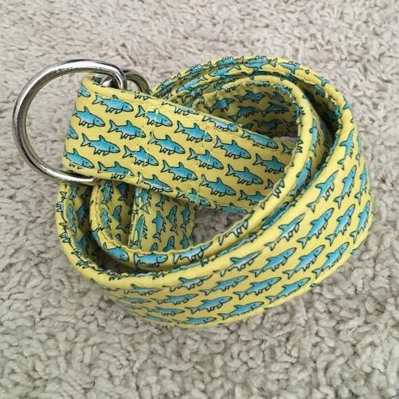 Sm. Vineyard Vines d-ring belt (shark pattern)