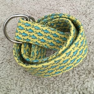 Sm. Vineyard Vines d-ring belt (shark pattern)