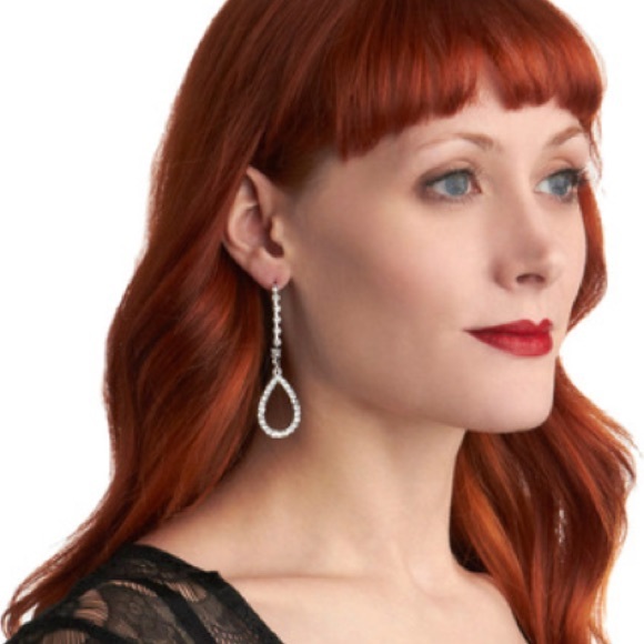 🎉❤️HP❤️🎉 Modcloth A Drop of Dazzle earrings NWOT - Picture 2 of 4