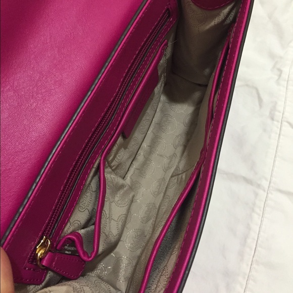 MICHAEL Michael Kors Leather Messenger Bag - Picture 4 of 5