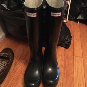 Black Hunter boots!!