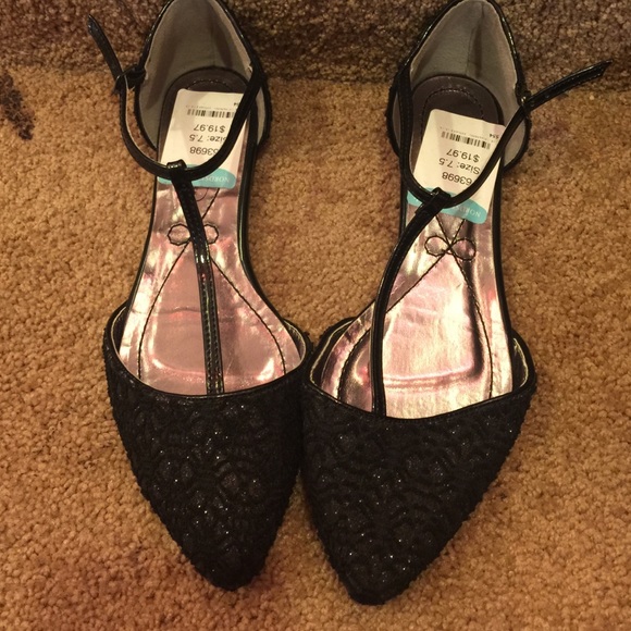 Pointed toe flats