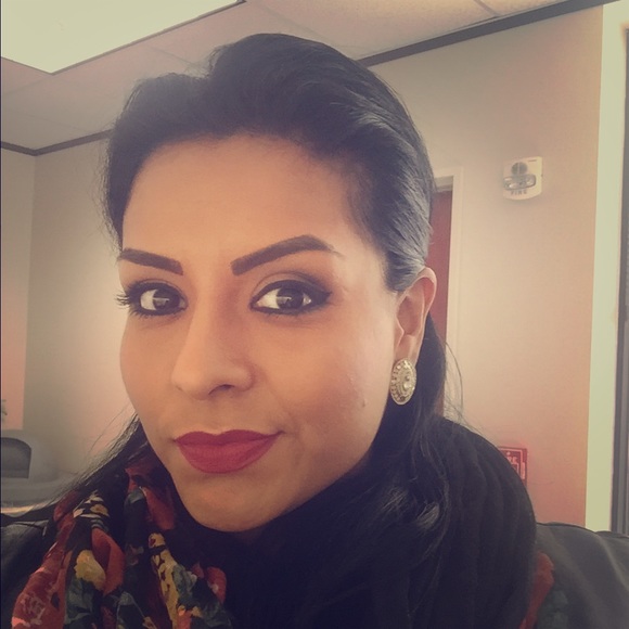 Meet your Posher, Aurora