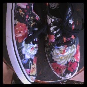 ⚡️price reduction⚡$18 Vans modern lo pros.