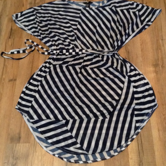 🎀 H & M Dress 🎀 - Picture 2 of 3